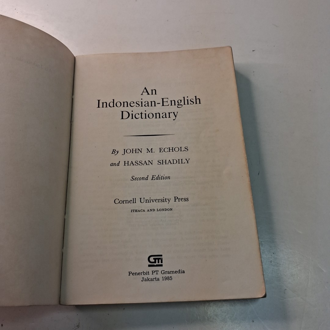 An Indonesian-English Dictionary by John M. Echols & Hassan Shadily TPB 1985