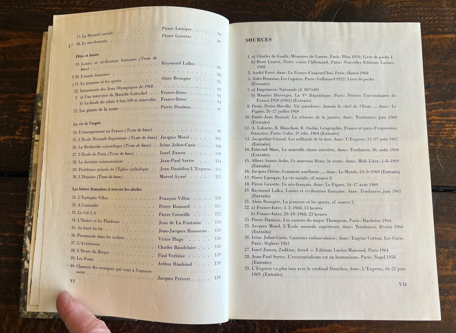 French Study Student Études Française / Salut Lectures German – French workbook