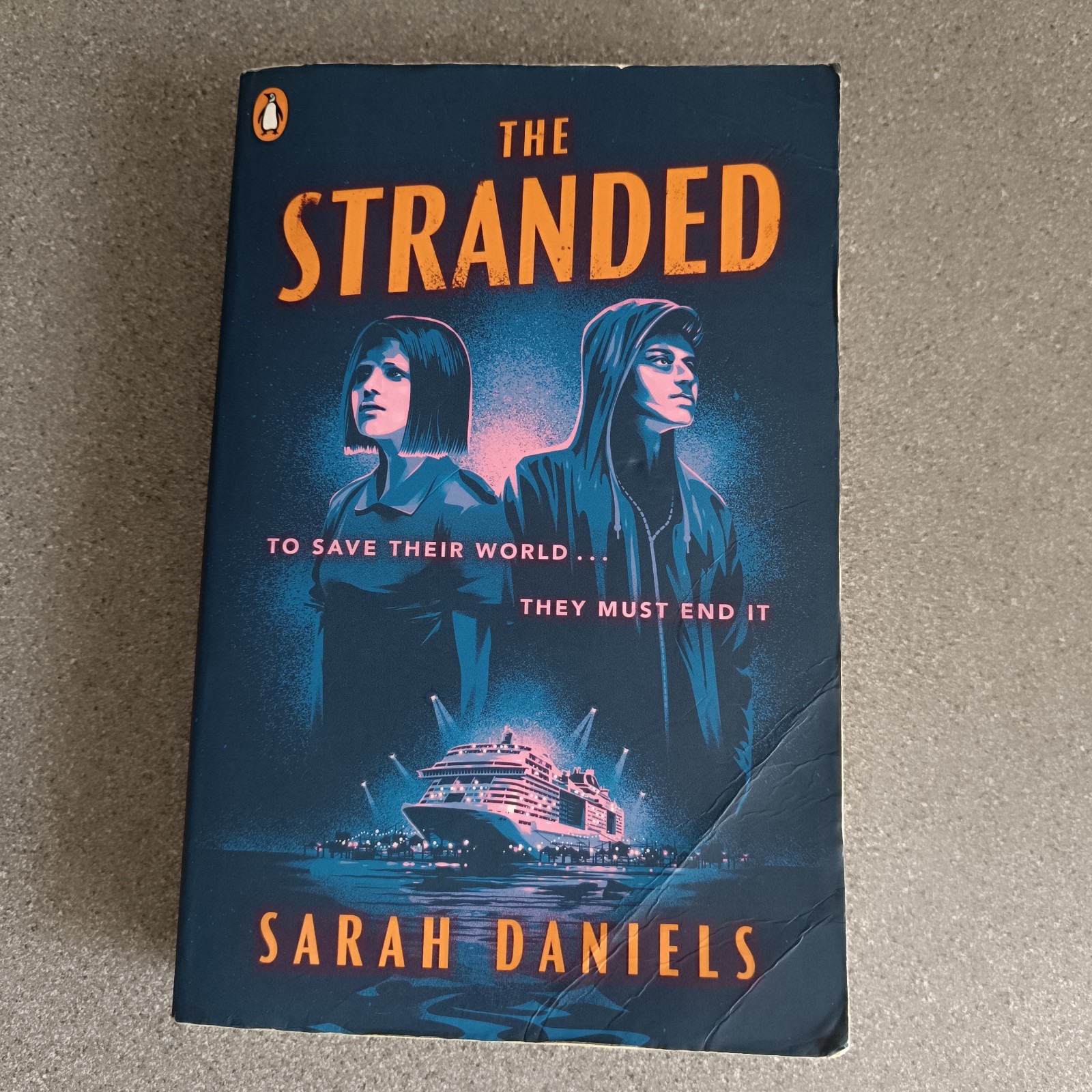 Pre-loved The Stranded by Sarah Daniels (Paperback Book)