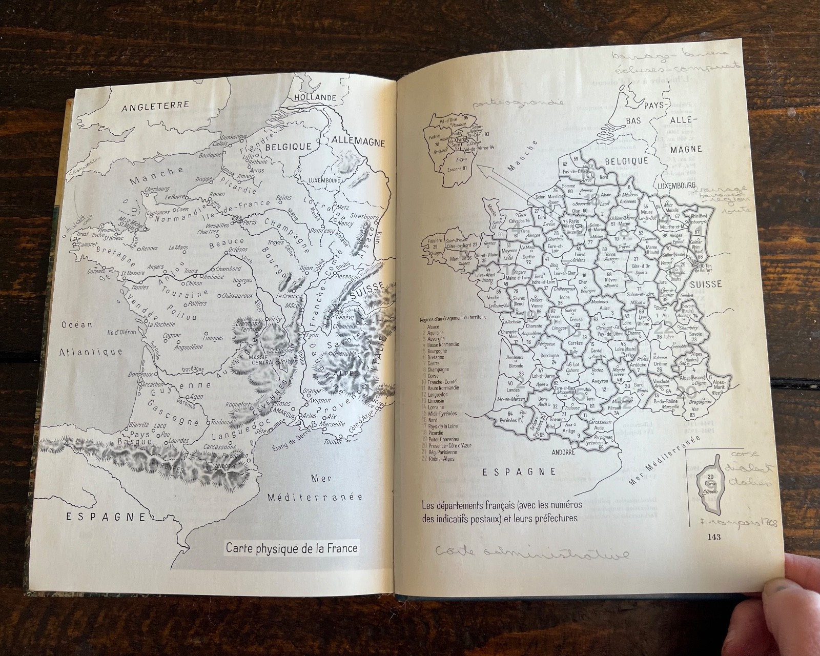 French Study Student Études Française / Salut Lectures German – French workbook