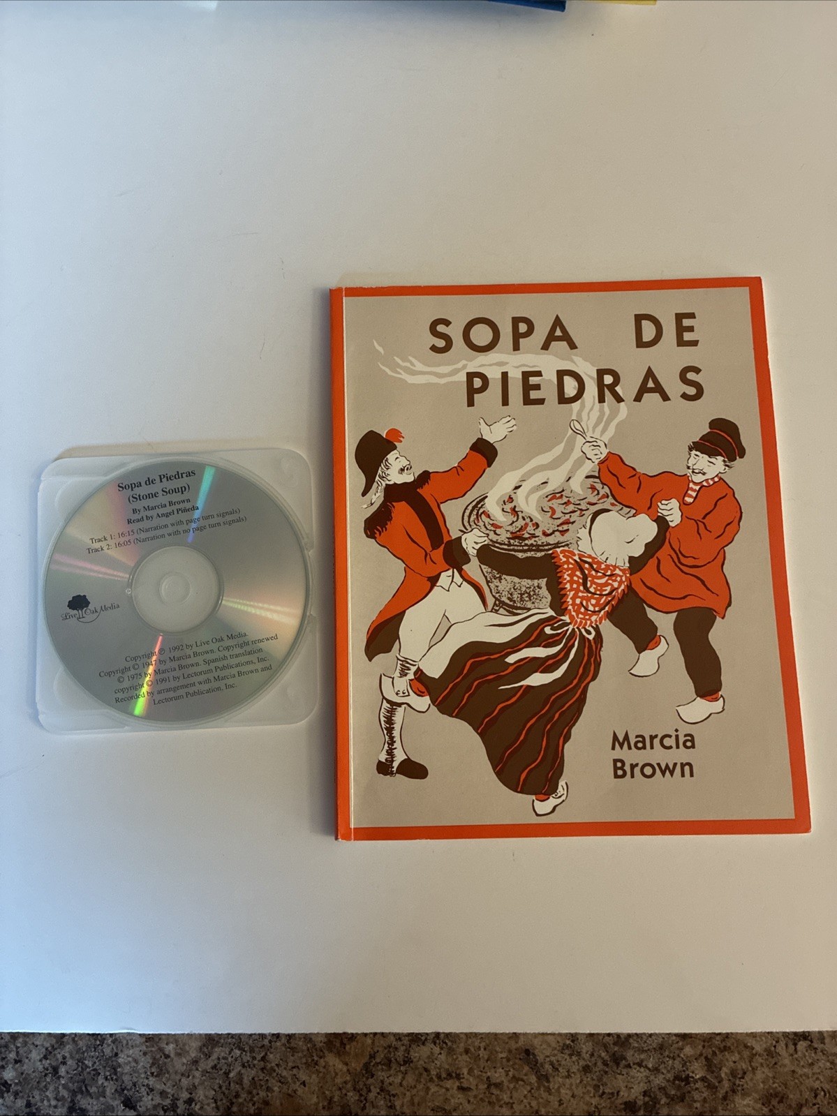 SPANISH Childrens Book With Audio CD -SOPA DE PIEDRAS (Folk Tale)