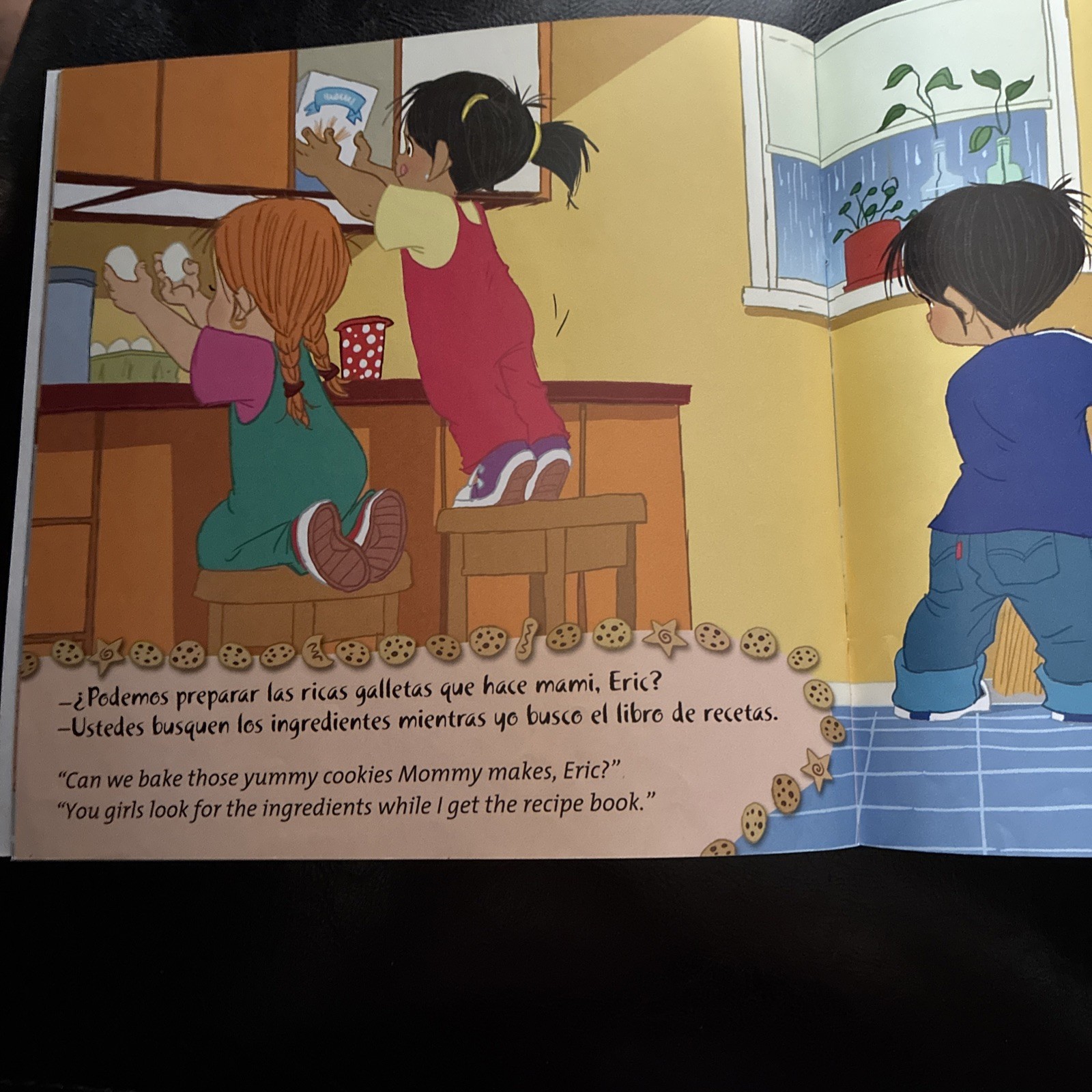 SPANISH & ENGLISH Childrens Book W Audio CD -ERIC &JULIETA DESASTRE EN LA COCINA