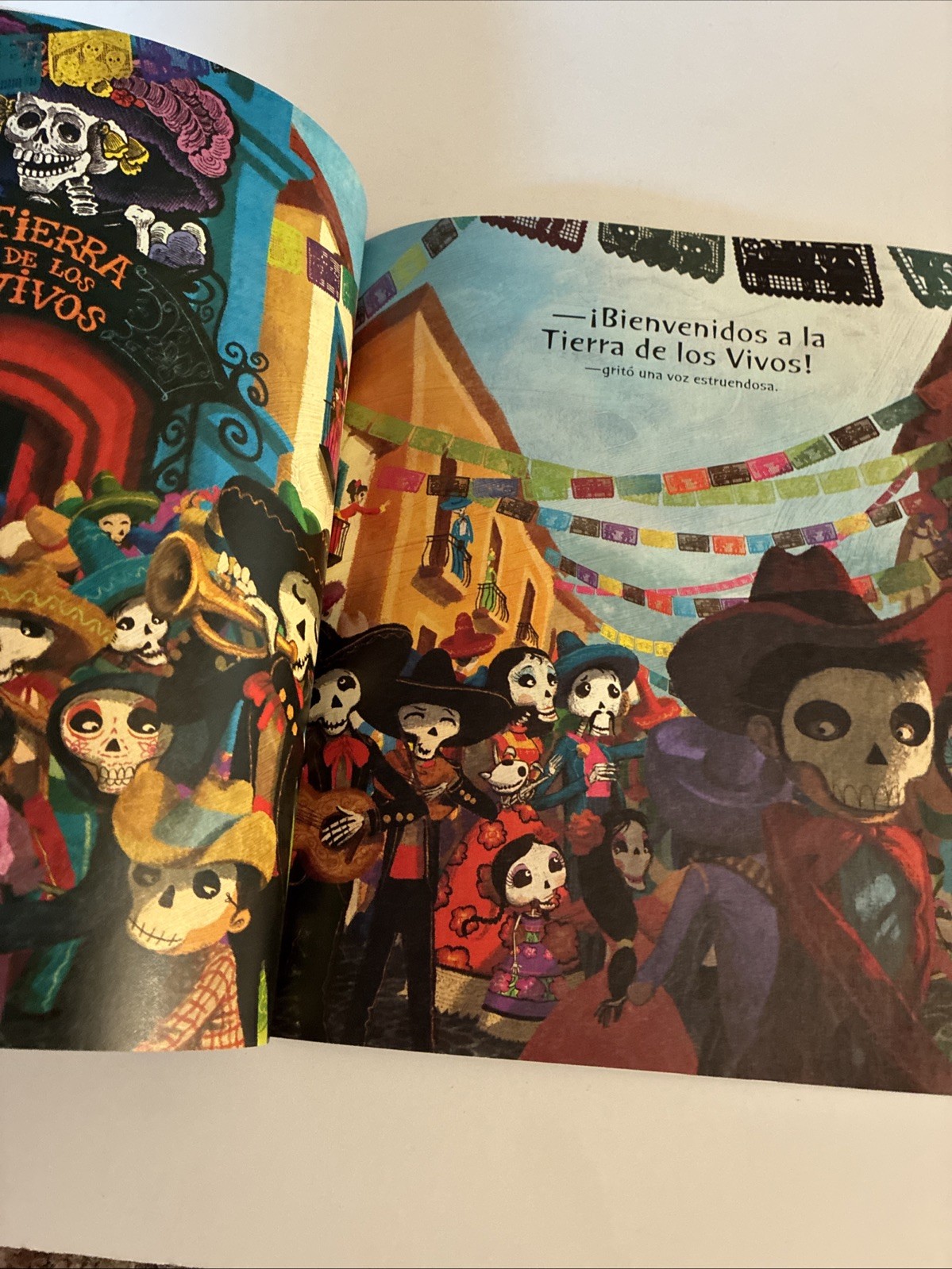 SPANISH Childrens Book With Audio CD -LA DIFUNTA FAMILIA DIAZ