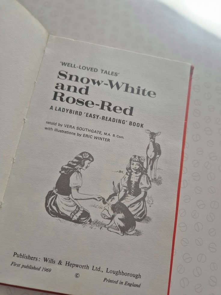 LADYBIRD BOOK – Well Loved Tales: Snow White and Rose Red 2’6 606d WLT