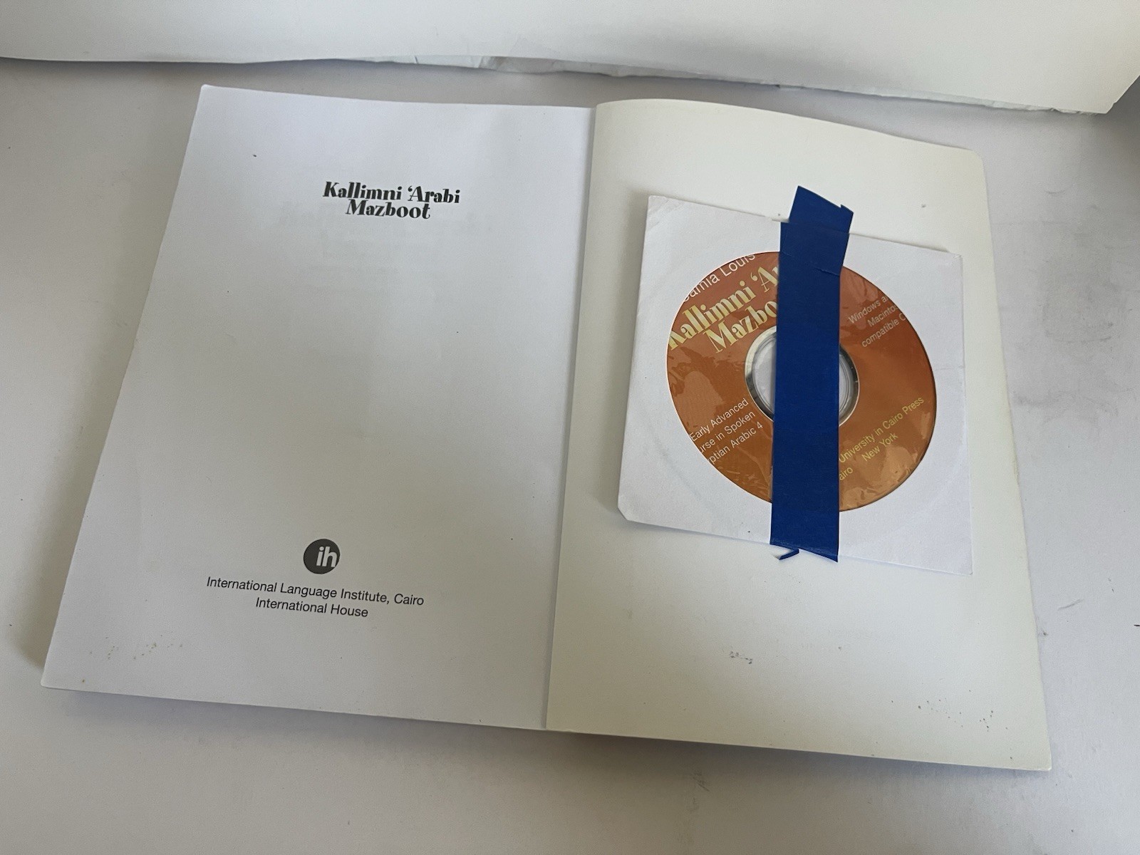 Kallimni ‘Arabi Mazboot Vol. 4: An Early Advanced Course Paperback w/Disc