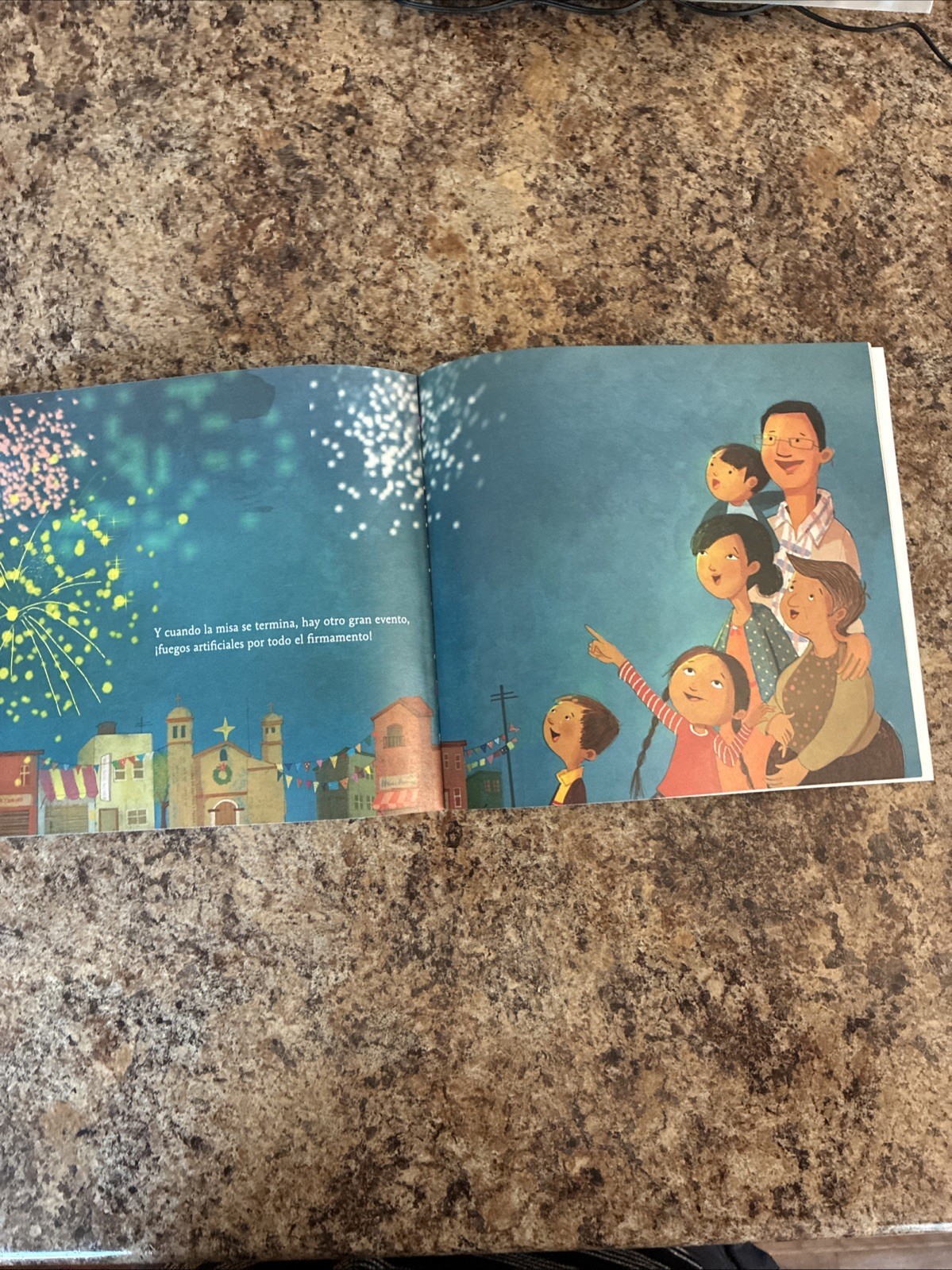 SPANISH Childrens Book With Audio CD -ES NOCHEBUENA