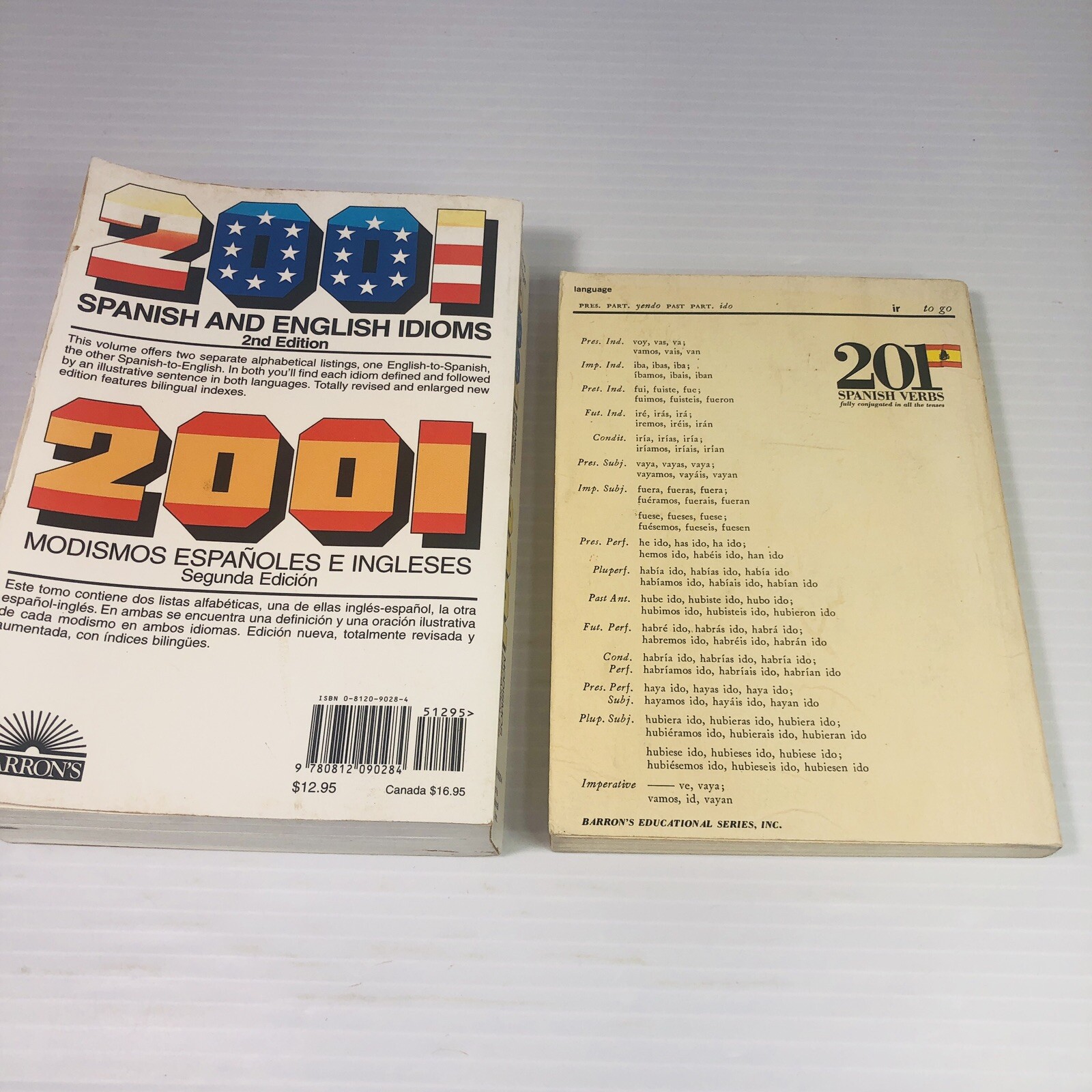 2 lot Spanish/English books 2001 Spanish & English Idioms and 201 Spanish Verbs
