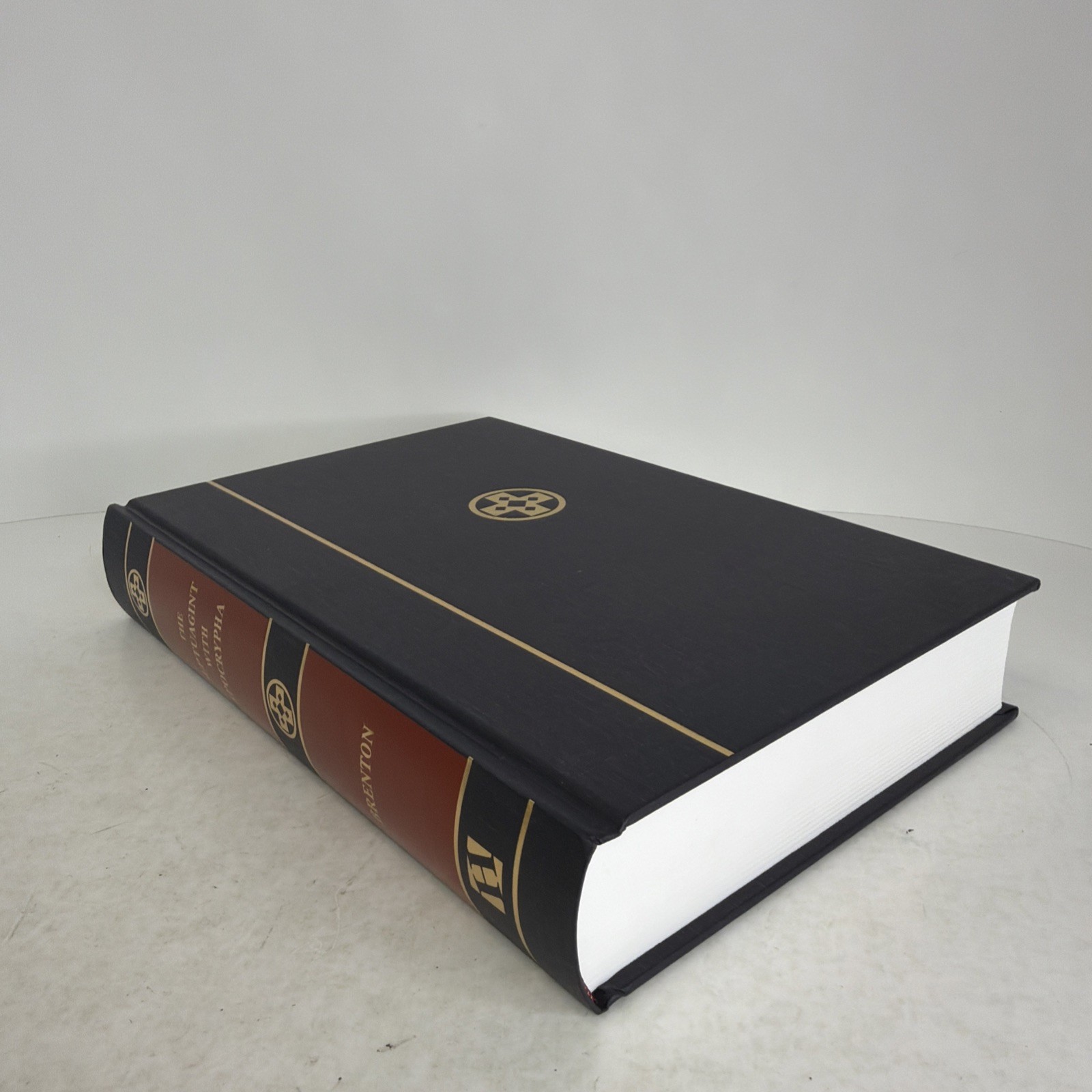 The Septuagint with Apocrypha: Greek and English – 2025 Hardcover – Excellent