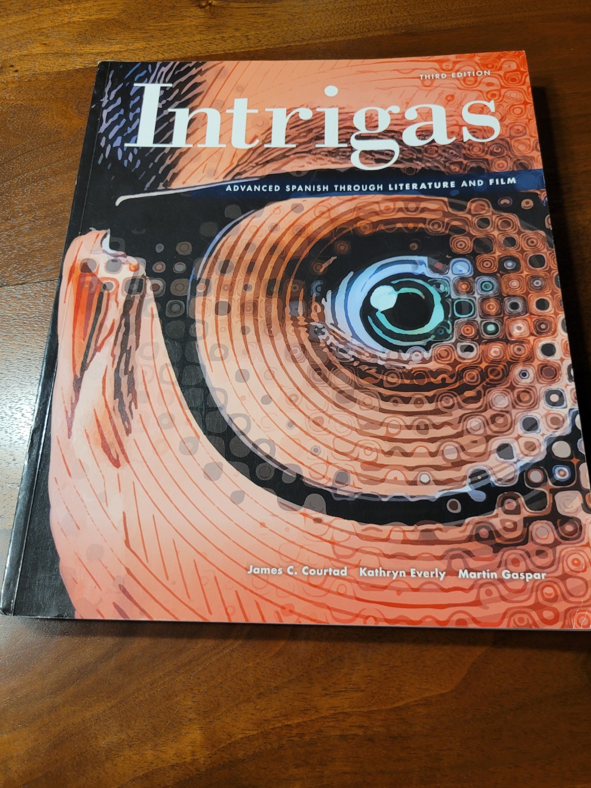 Intrigas: Advanced Spanish Through Literature and Film