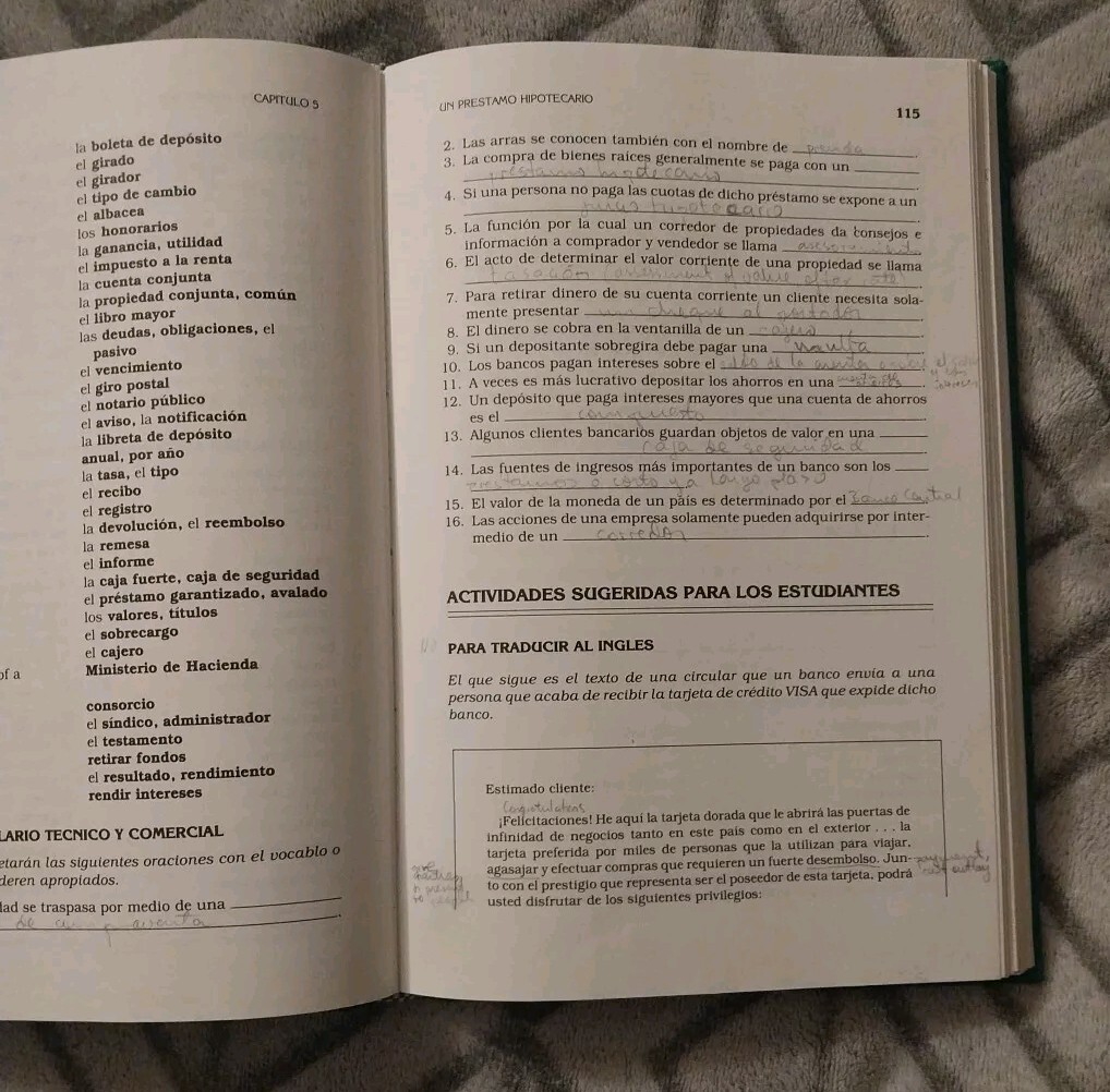 En El Mundo De Los Negocios – Hardcover – by Alejandra Tcachuk – Used.