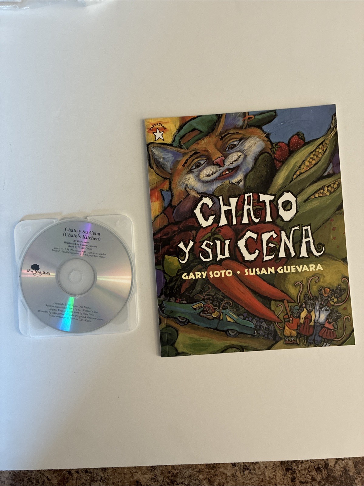 SPANISH Childrens Book With Audio CD -CHATO Y SU CENA