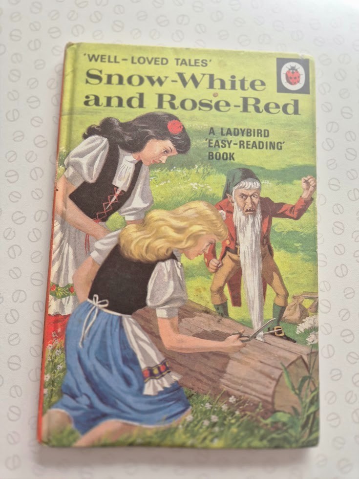 LADYBIRD BOOK – Well Loved Tales: Snow White and Rose Red 2’6 606d WLT