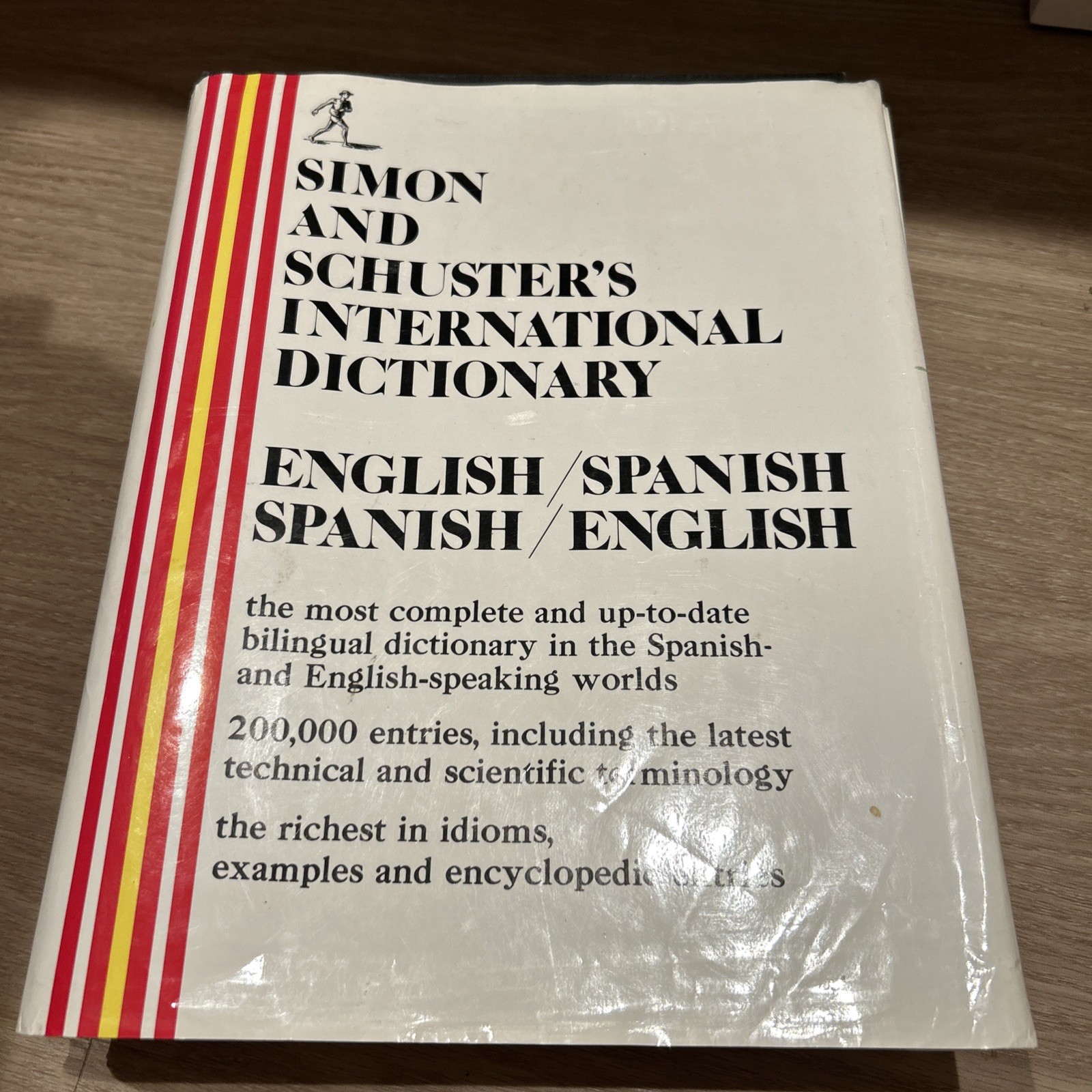 SIMON AND SCHUSTER’S INTERNATIONAL DICTIONARY ENGLISH/SPANISH… AA.VV. SIMON.