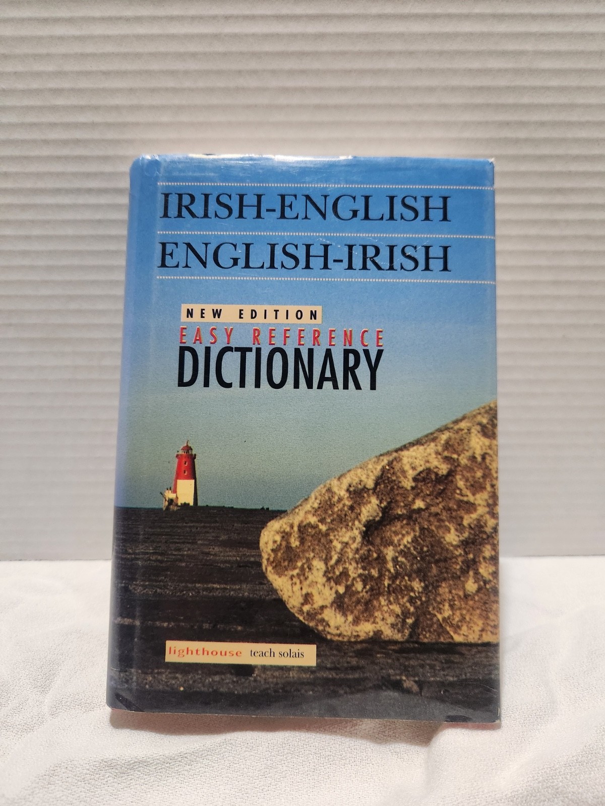 Irish-English English- Irish easy reference dictionary, lighthouse teach solais