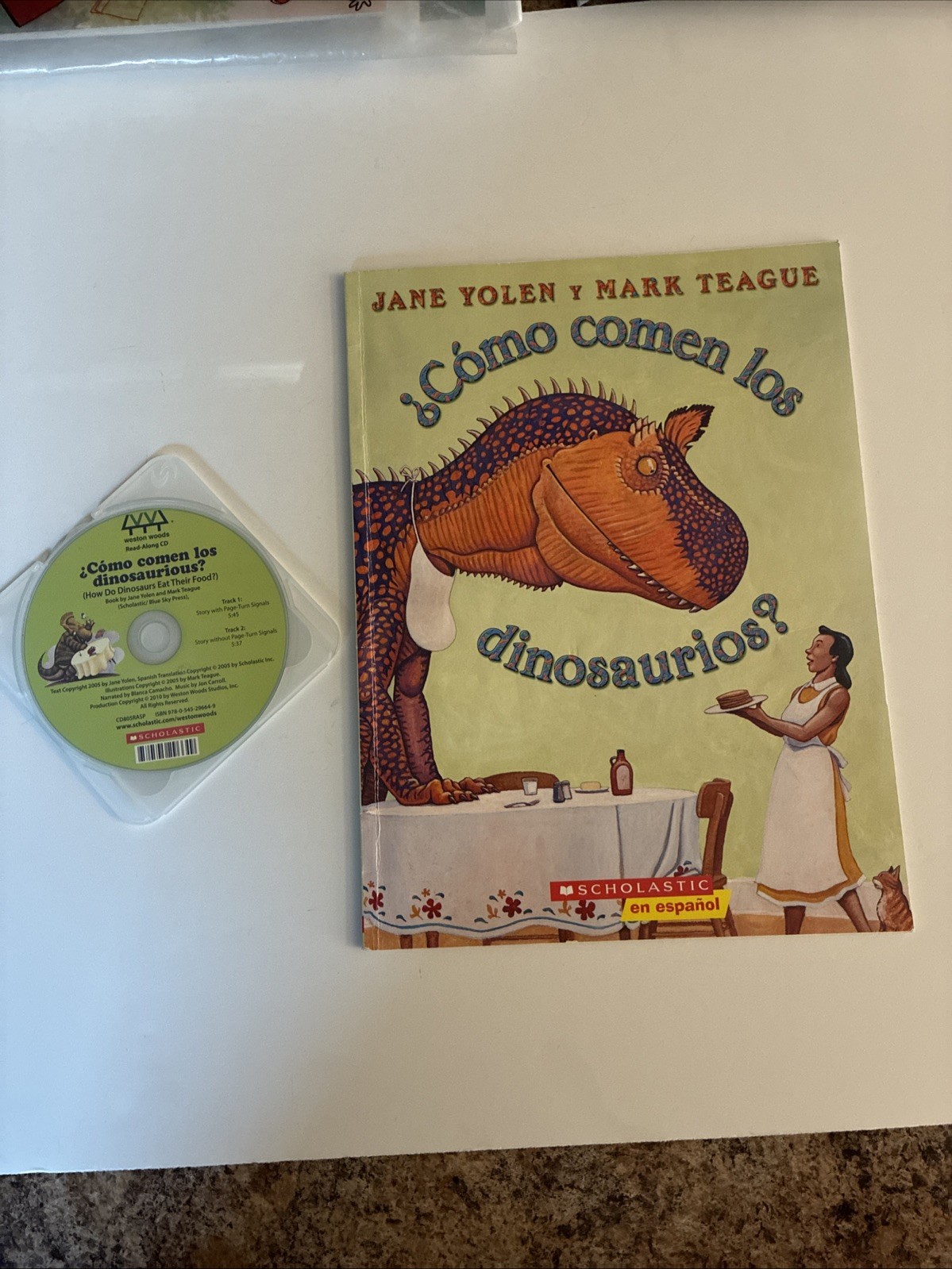SPANISH Childrens Book With Audio CD -COMO COMEN LOS DINOSAURIOUS?