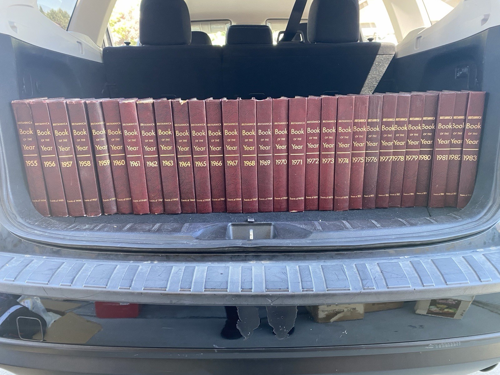 Britannica Book Of The Year 1955-1983 Events From Hardback Leather Set Of 29