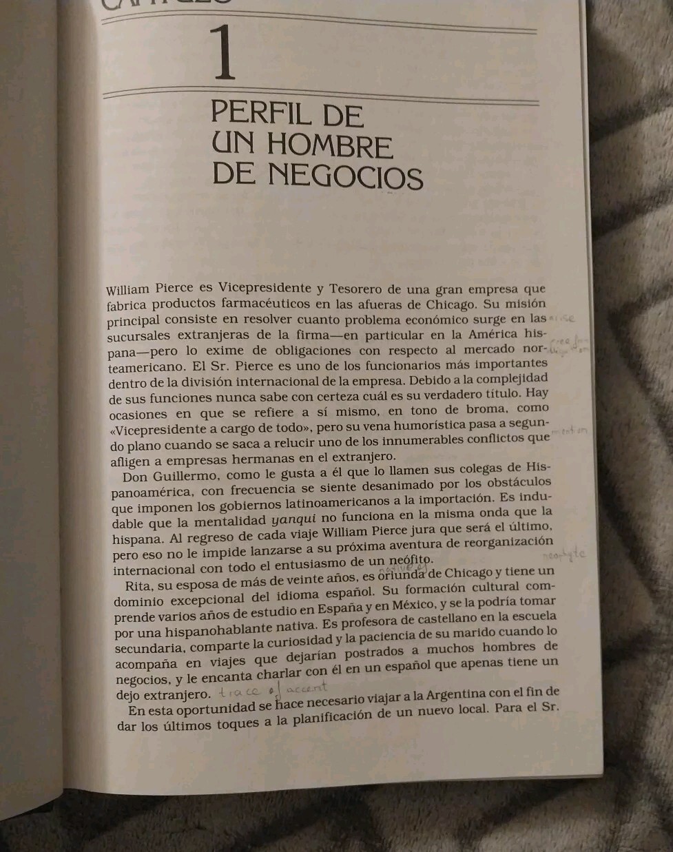 En El Mundo De Los Negocios – Hardcover – by Alejandra Tcachuk – Used.