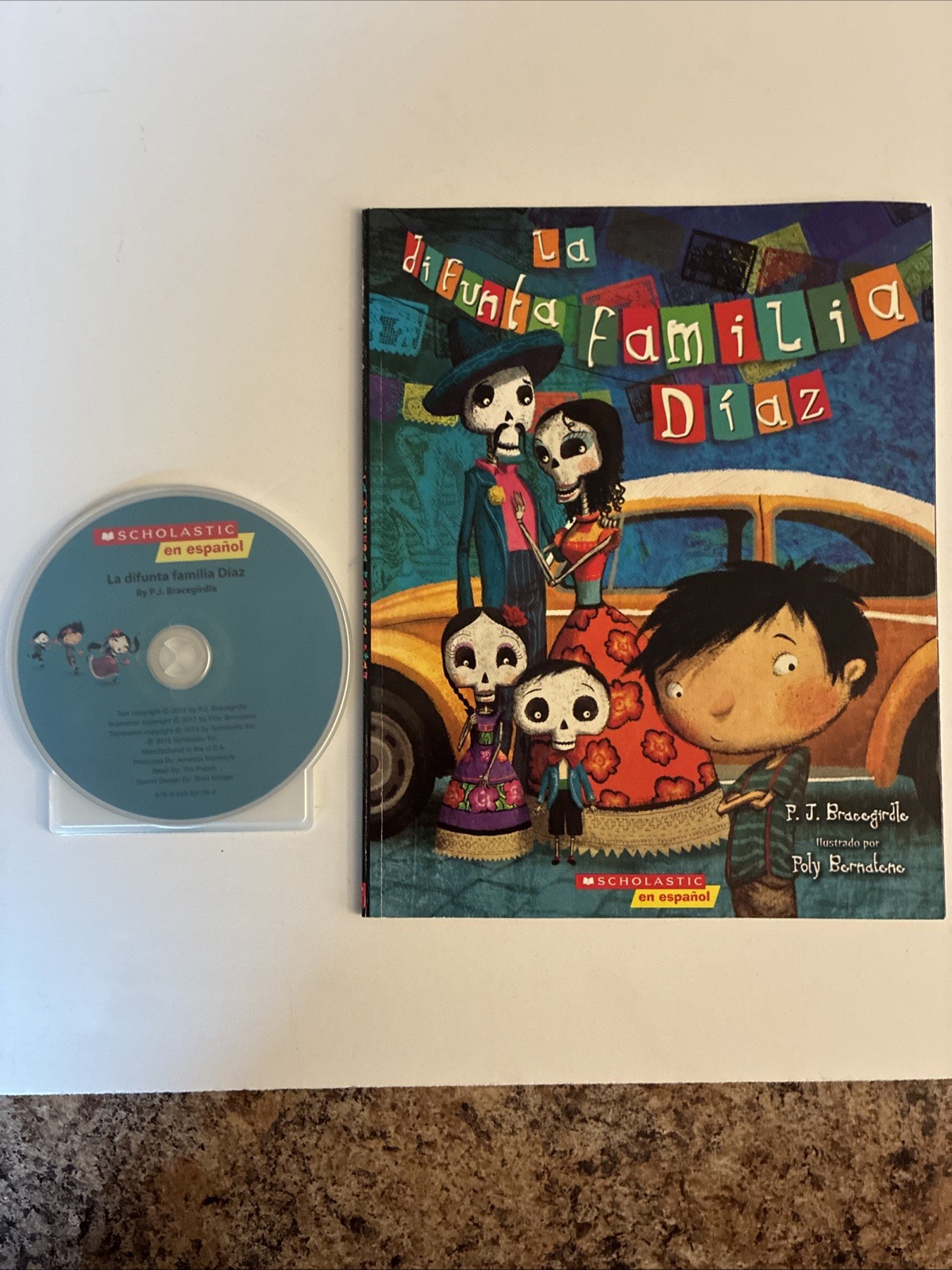 SPANISH Childrens Book With Audio CD -LA DIFUNTA FAMILIA DIAZ