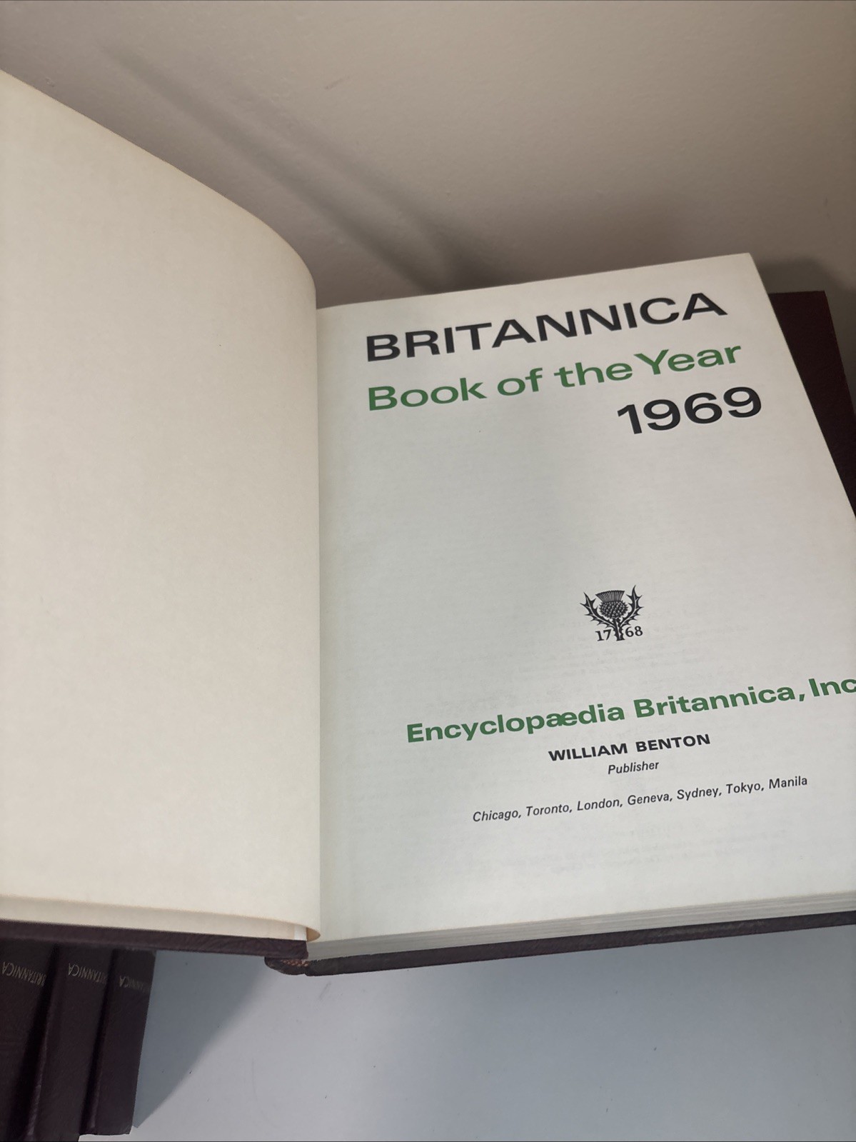 Britannica Book Of The Year 1965-1974 Events From Hardback Leather Set Of 10