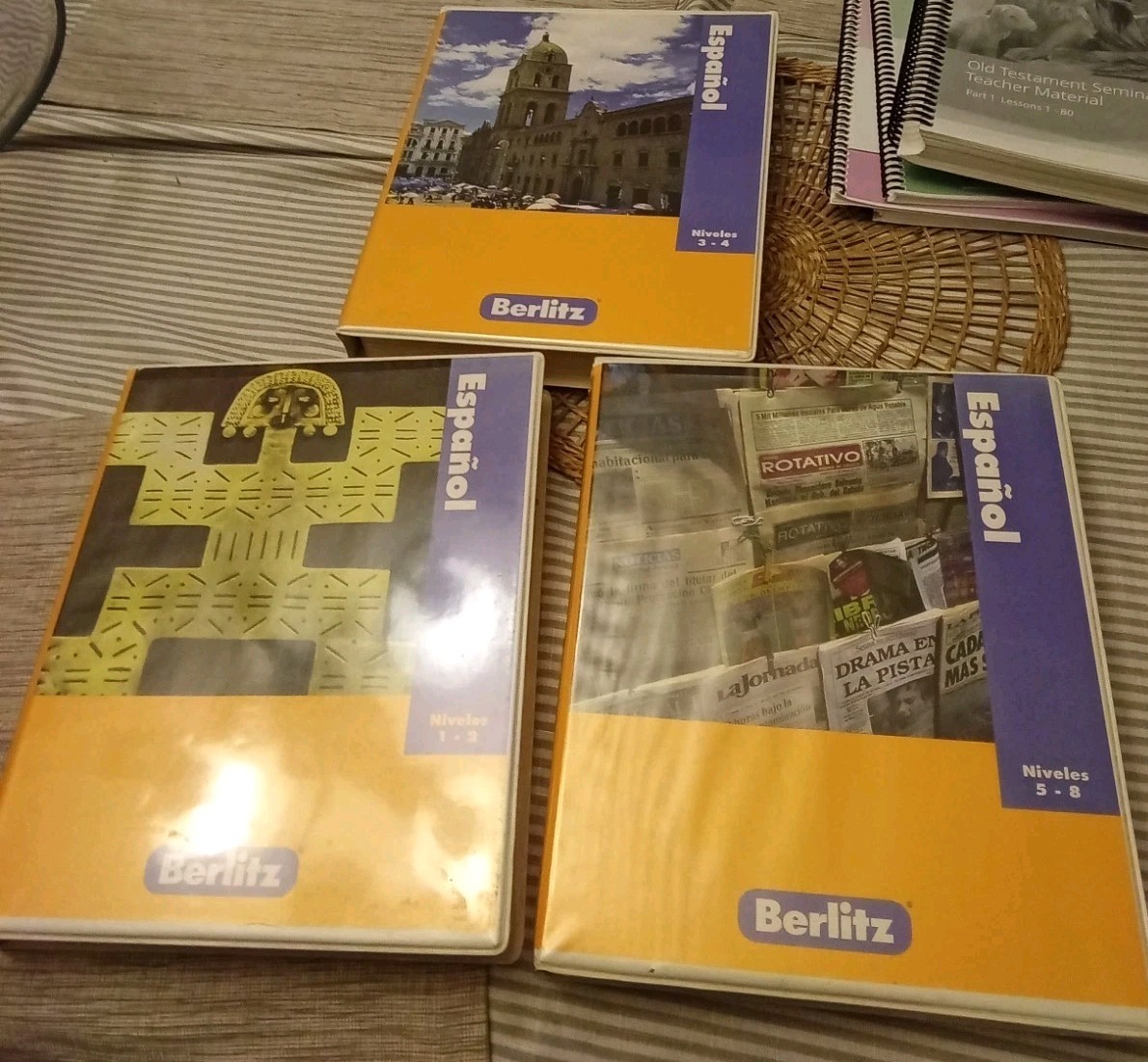 Berlitz Espanol Niveles #1-8 Learning CD’s & Books Set Vintage 1995