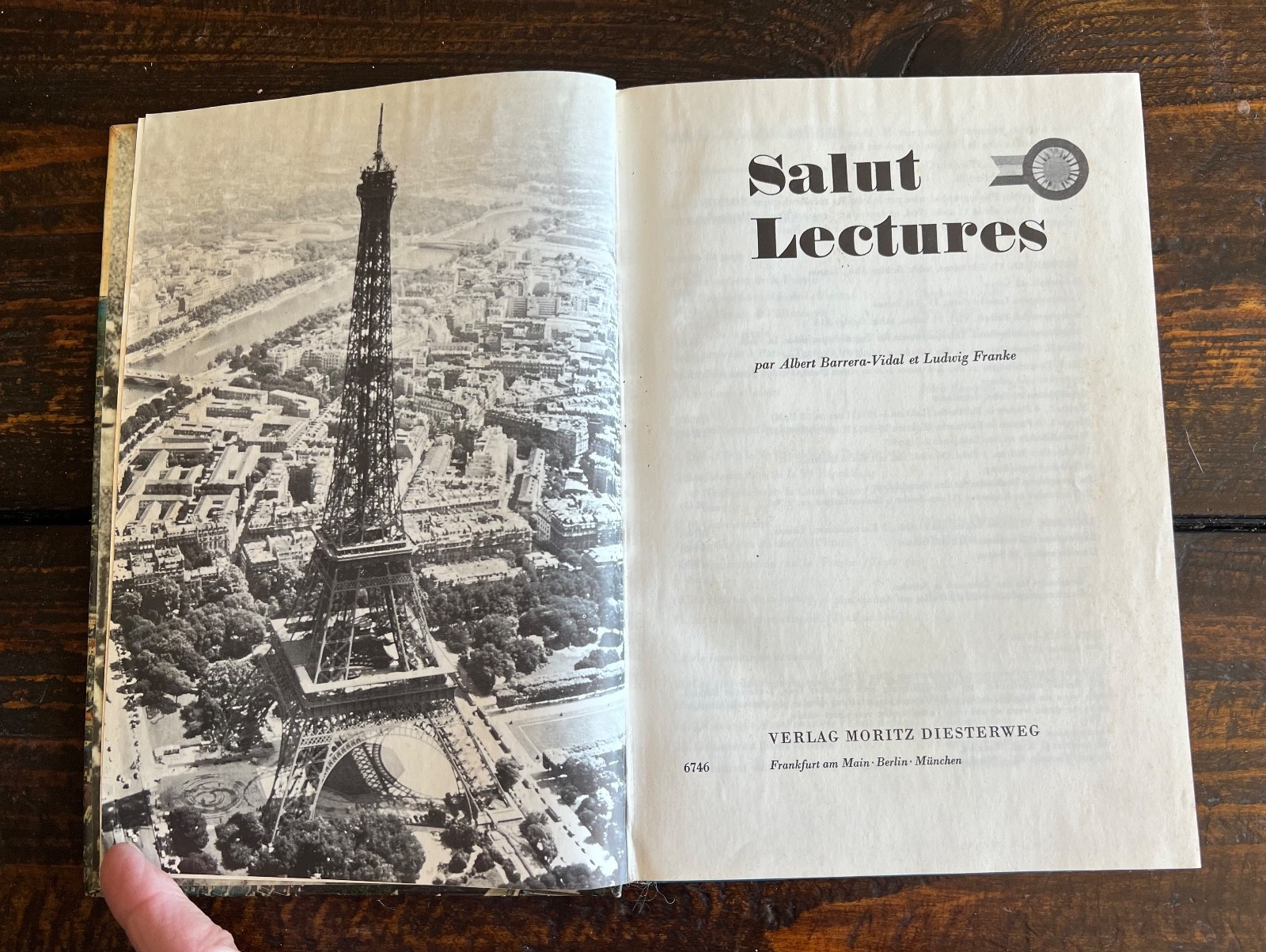French Study Student Études Française / Salut Lectures German – French workbook