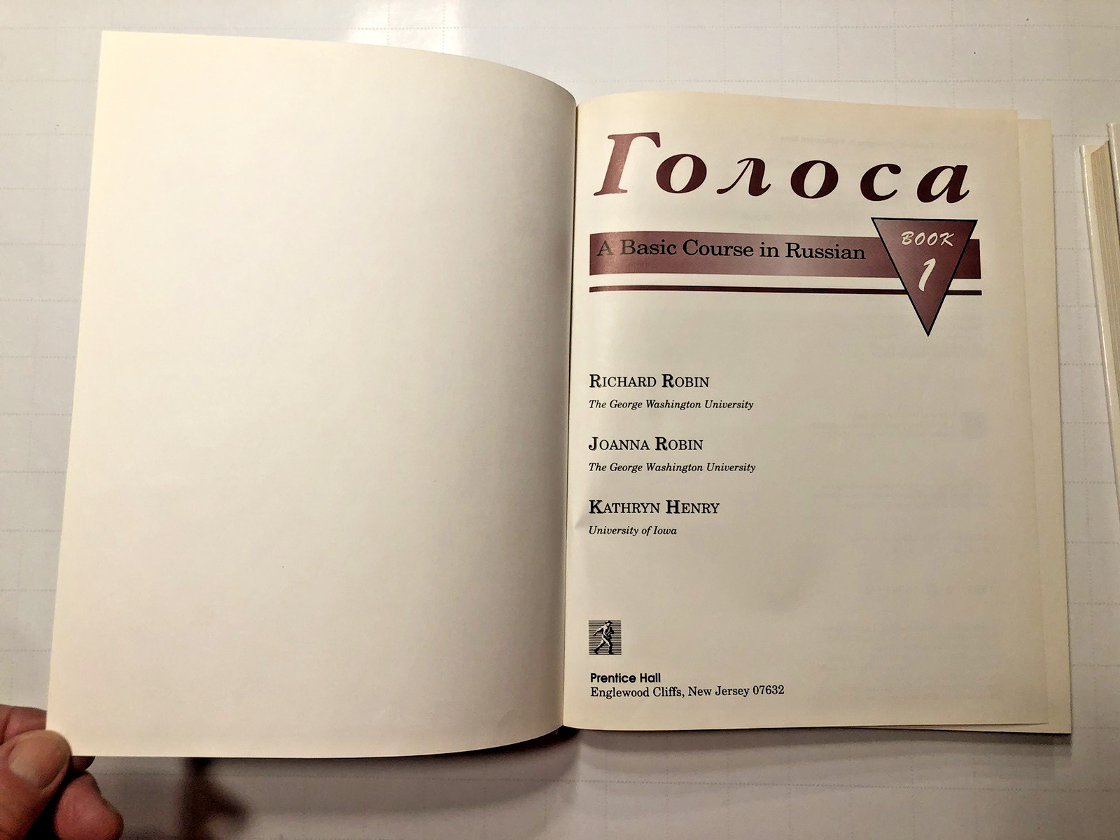 ГОЛОСА: A Basic Course in Russian Volumes 1 & 2 1st Edition 1994 Fine Condition