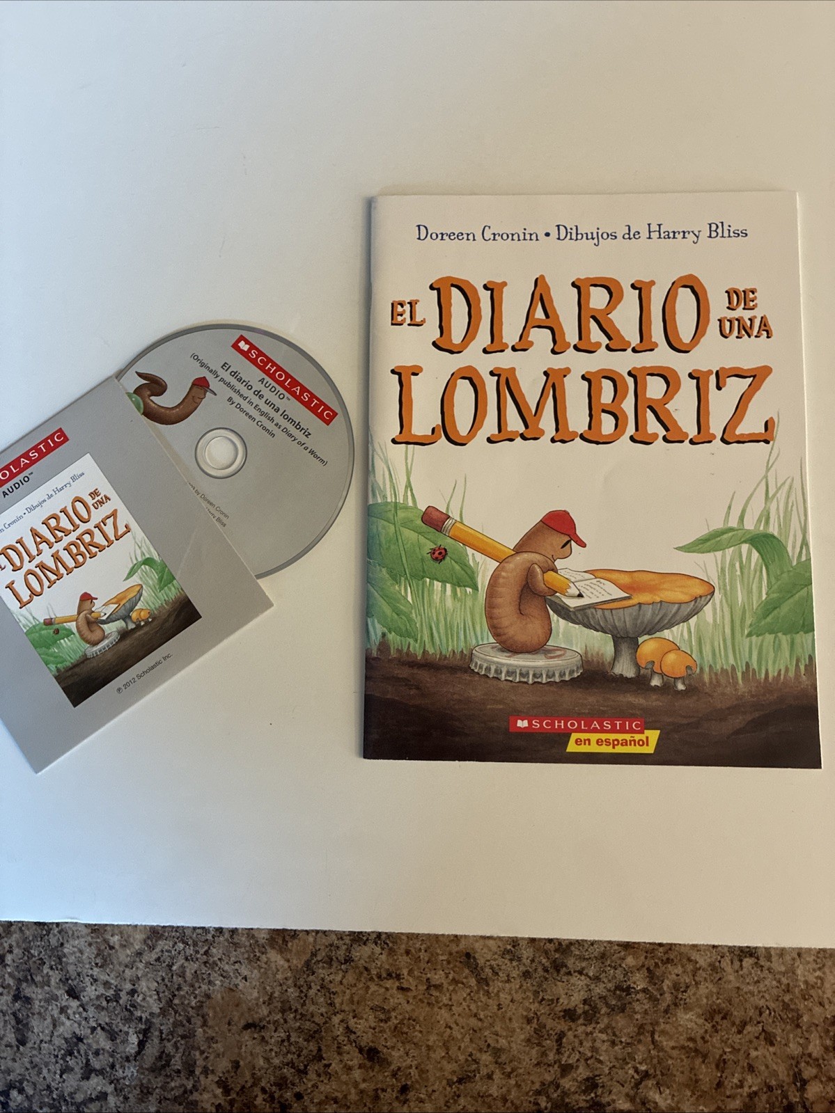 SPANISH Childrens Book With Audio CD -EL DIARIO DE UNA LOLMBRIZ