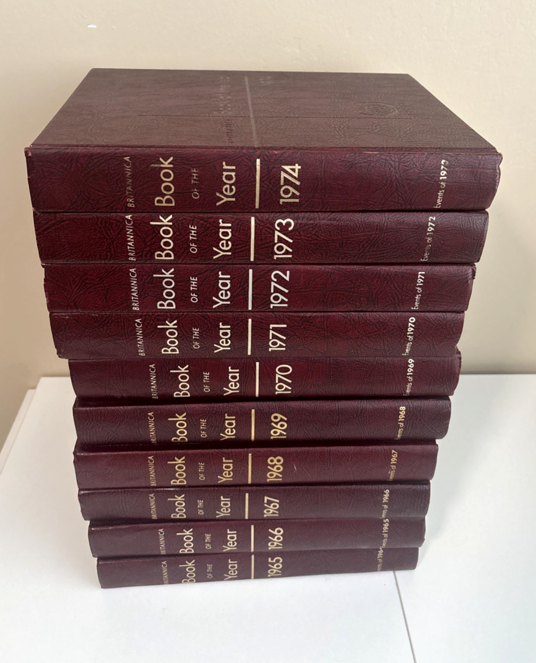 Britannica Book Of The Year 1965-1974 Events From Hardback Leather Set Of 10