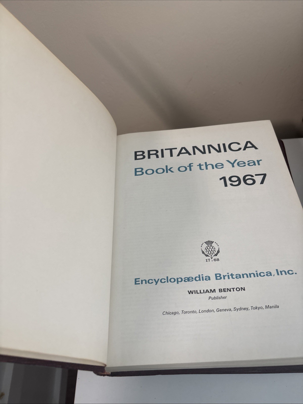 Britannica Book Of The Year 1965-1974 Events From Hardback Leather Set Of 10