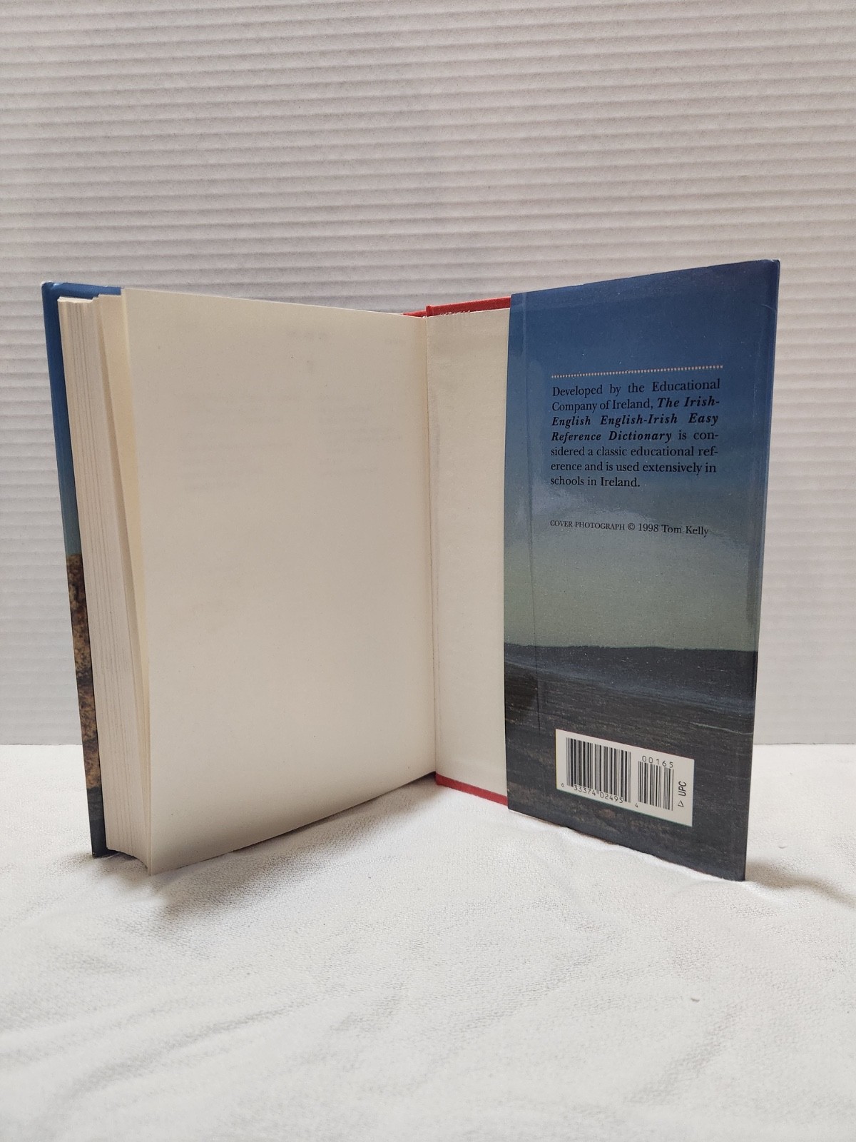 Irish-English English- Irish easy reference dictionary, lighthouse teach solais
