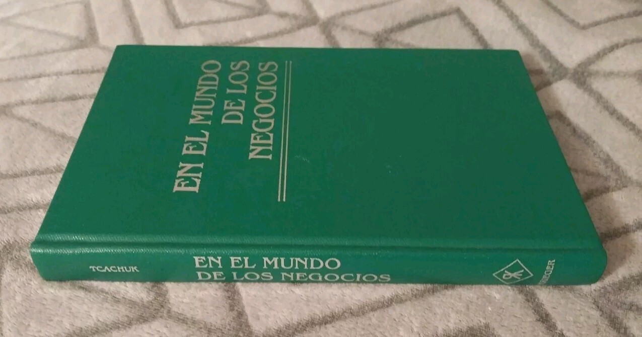 En El Mundo De Los Negocios – Hardcover – by Alejandra Tcachuk – Used.