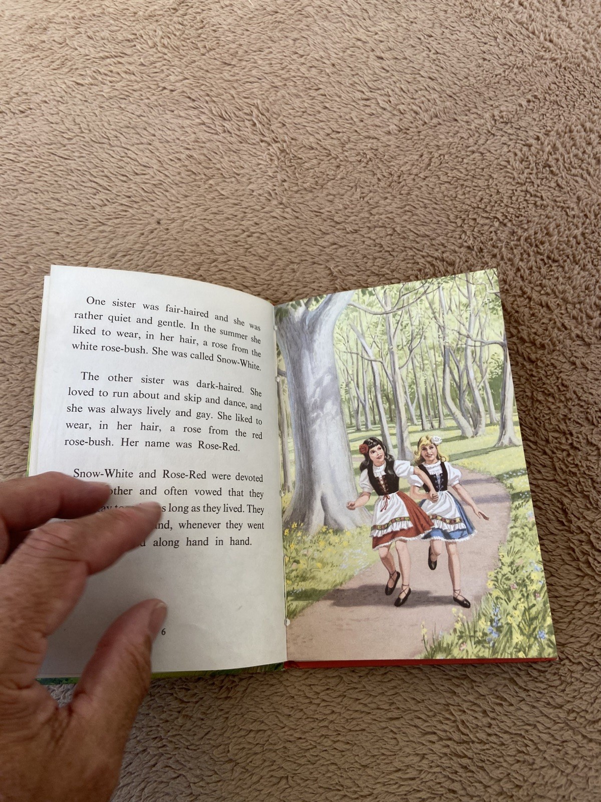 LADYBIRD BOOK – Well Loved Tales: Snow White and Rose Red 15p 606d WLT