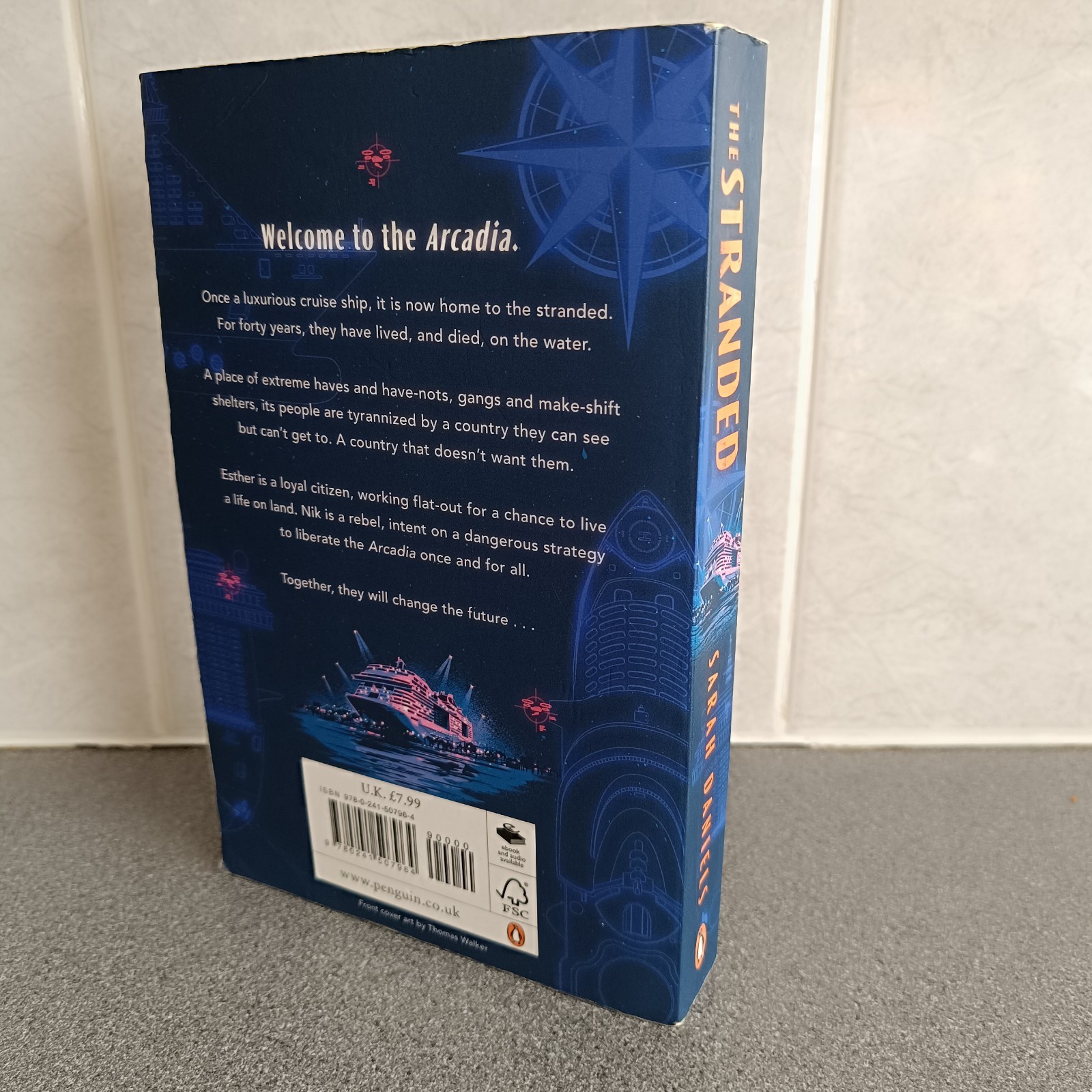 Pre-loved The Stranded by Sarah Daniels (Paperback Book)