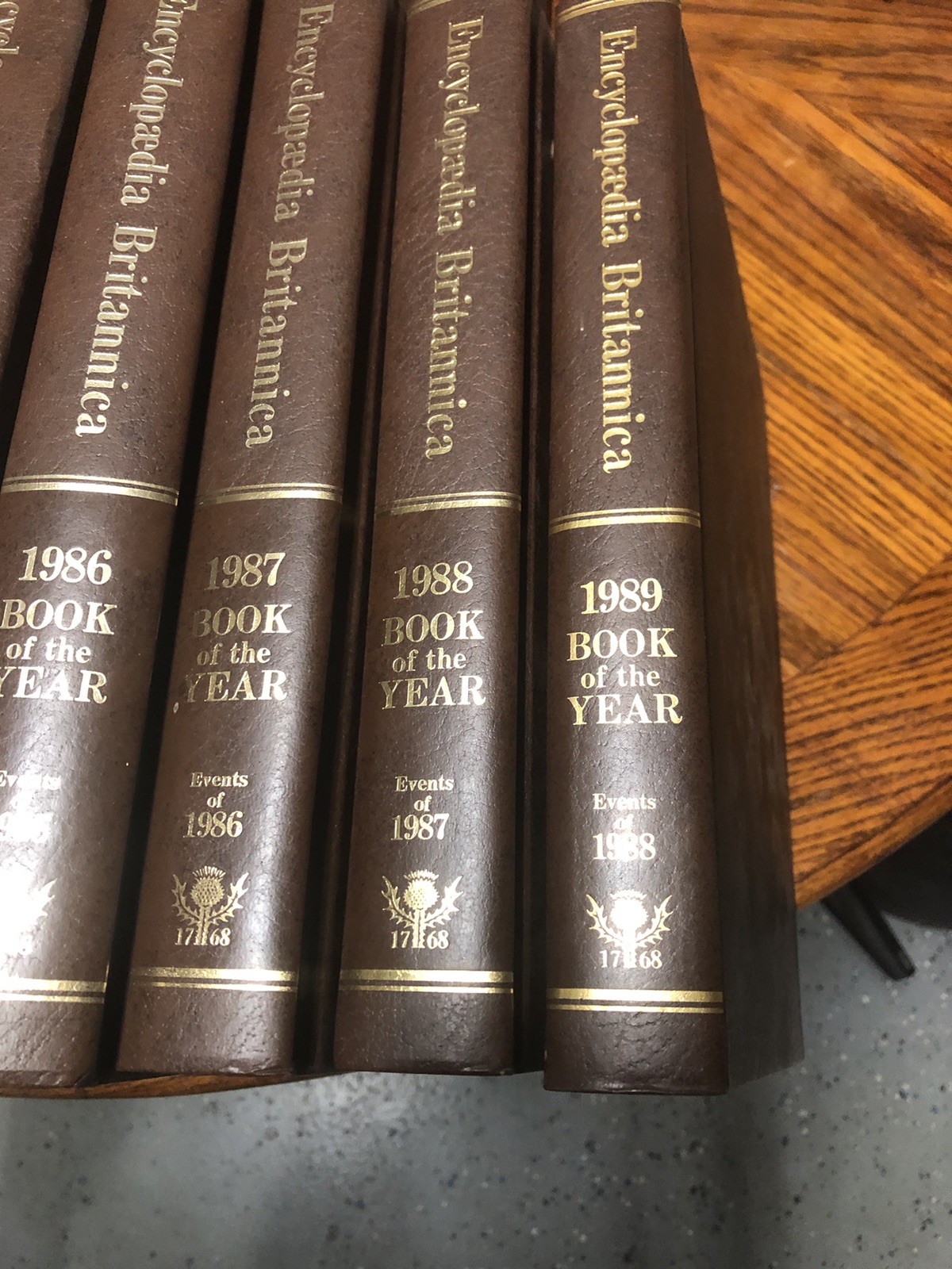 Britannica Book Of The Year 1975-1989 Events From Hardback Leather Set Of 15