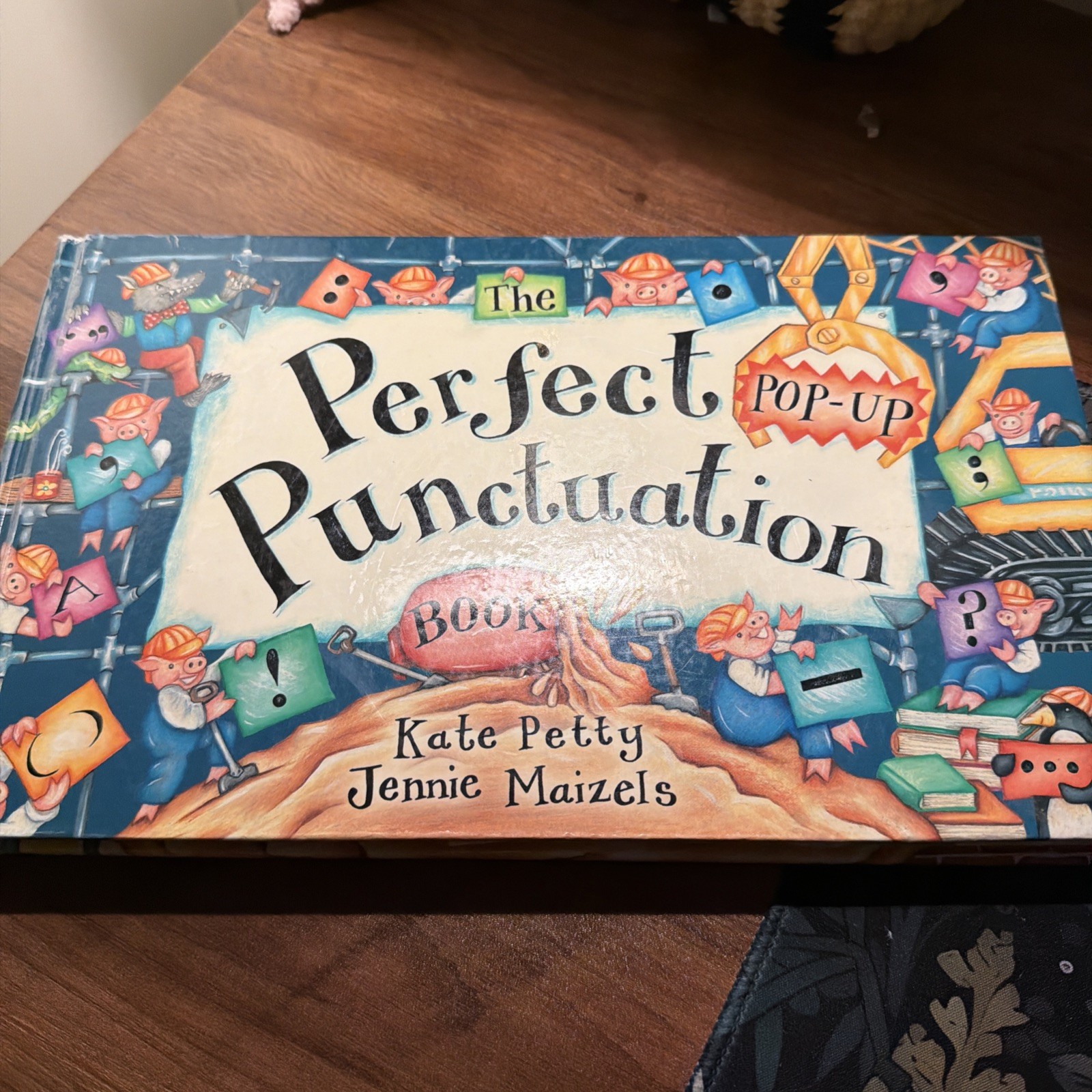 THE PERFECT (POP-UP) PUNCTUATION BOOK By Kate Petty & Jennie Maizels – Hardcover