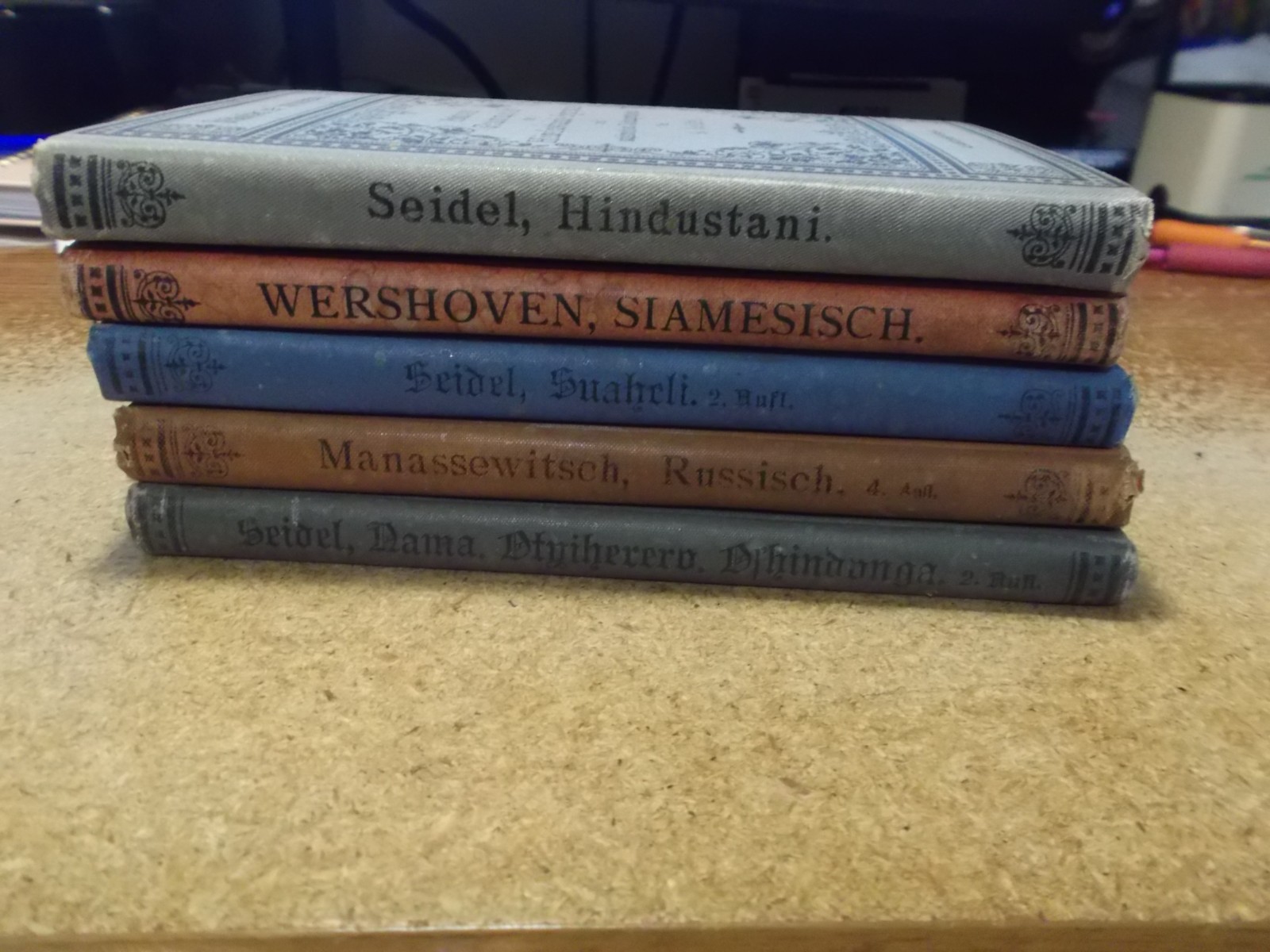 5 – Library of Linguistics – Siamese, Hindustani, Swahili & Russian – in German