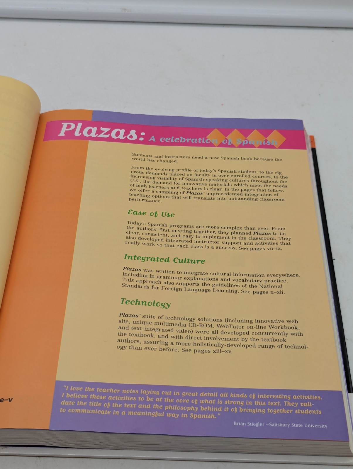 Plazas : Lugar de encuentro para la hispanidad 2001 Hardcover Instructor’s