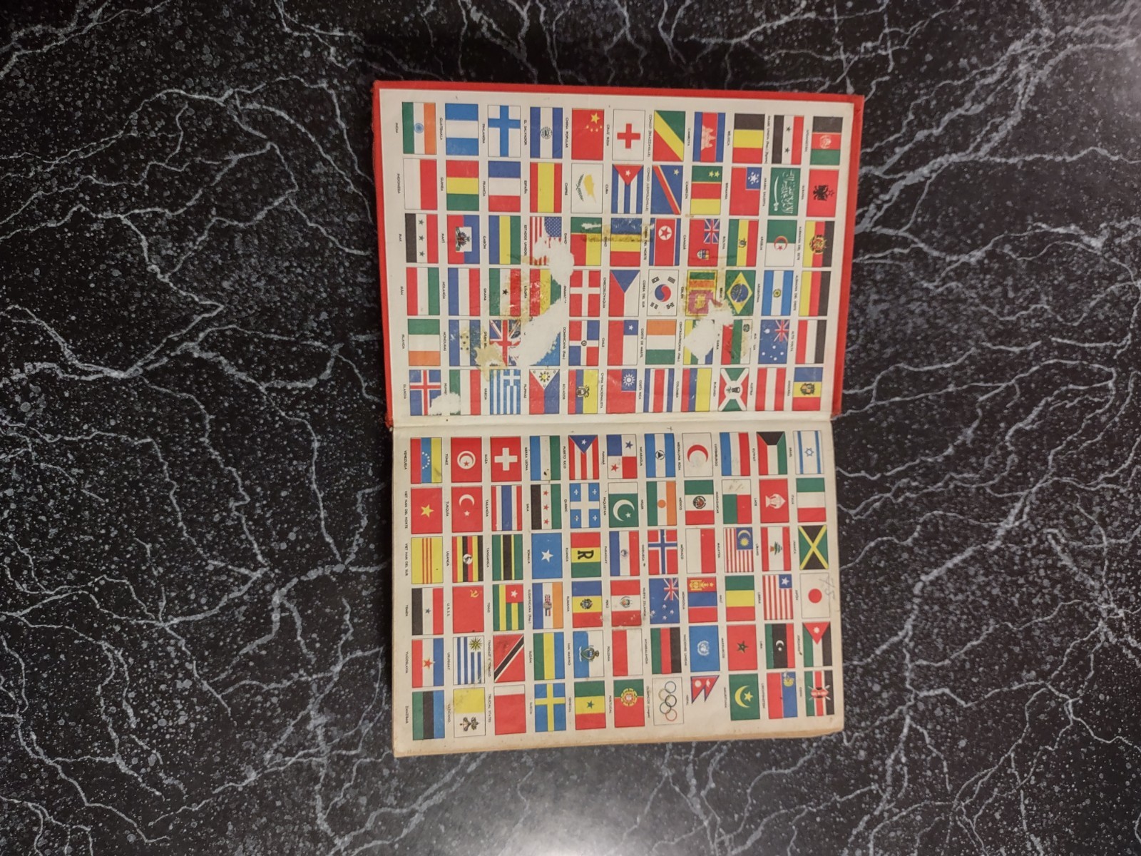 Pequeno Larousse Ilustrado (Spanish Hardcover Dictionary) – Rare Signed